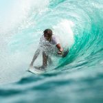 10 destinations de voyage de noces pour un couple de surfeurs